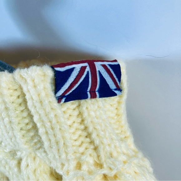 Sydney & Co. London Yellow Knit Dog Sweater Size Medium Cosy Warm Stylish - Picture 2 of 6